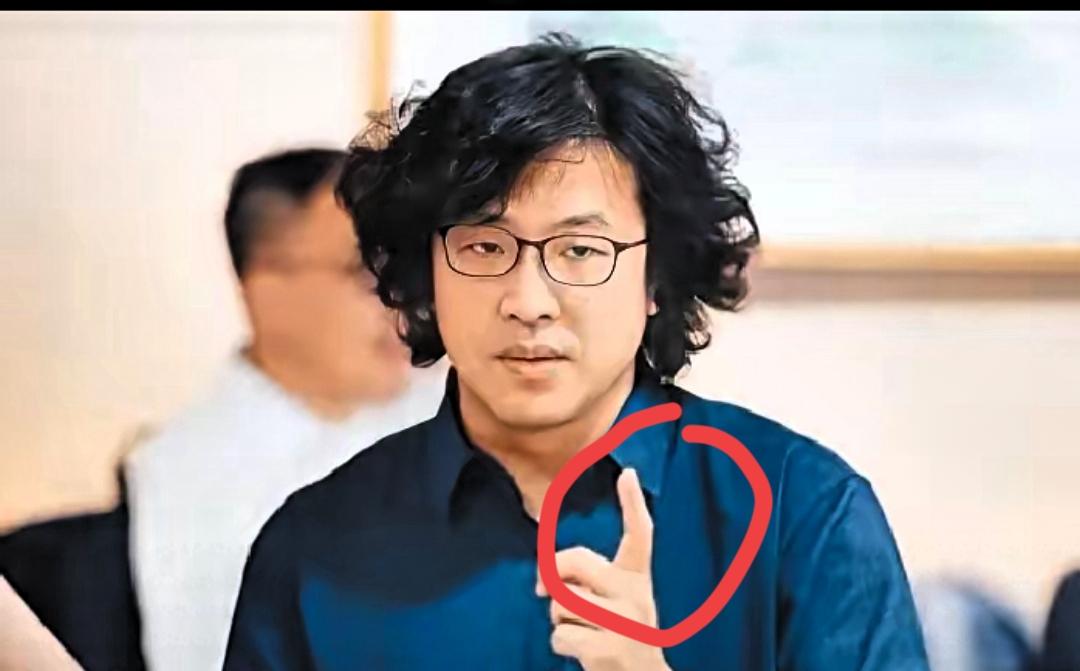 大陆要通缉我，出岛就会被抓，我全家的生意都黄了！11月4日，沈伯洋在民意机构向行