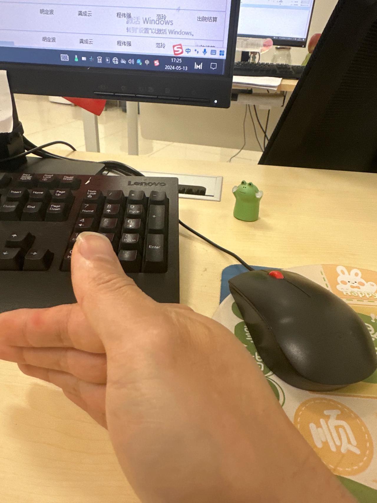 电脑桌旁，记录生活的点滴。