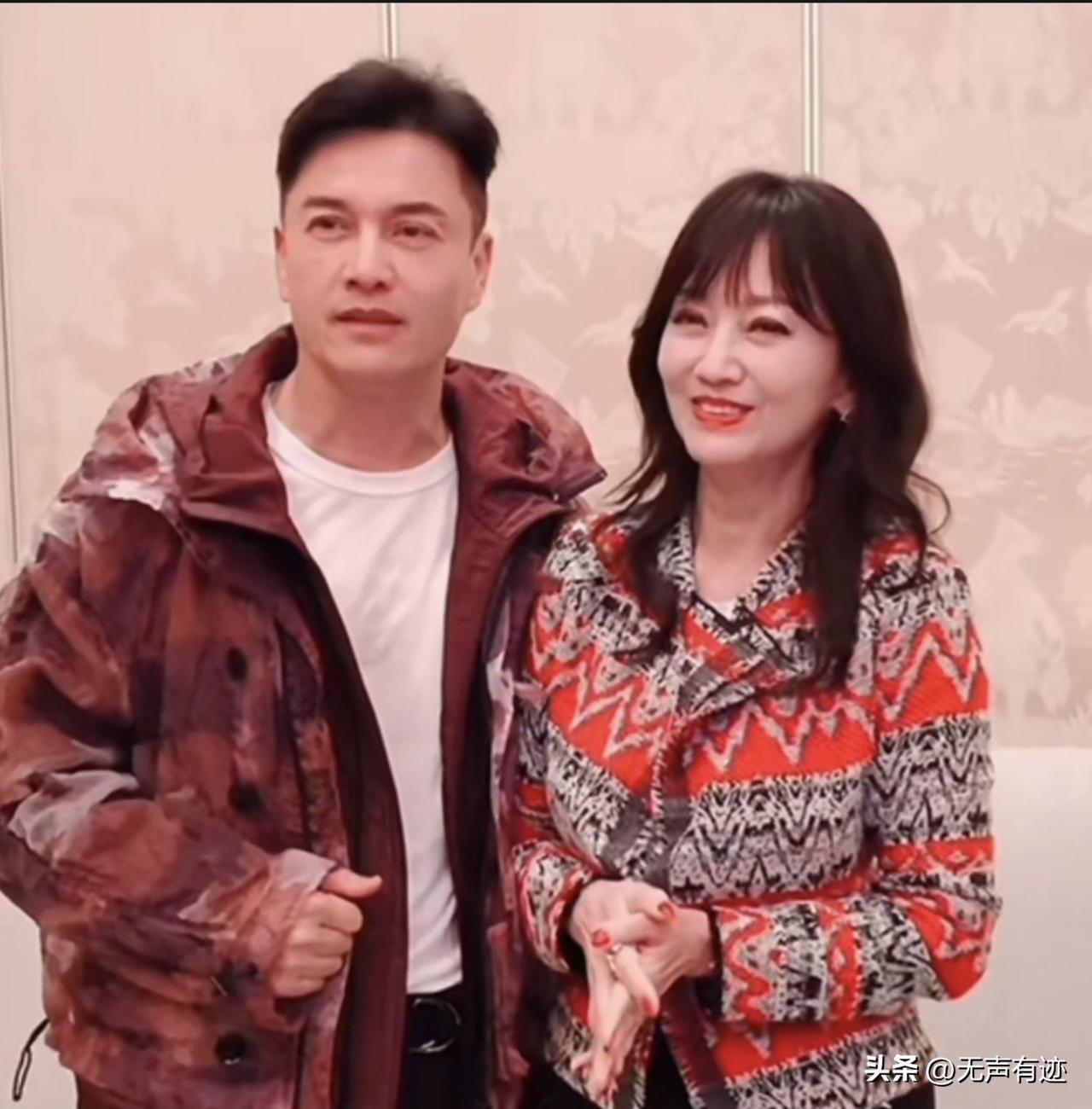 娱乐圈最耐老两个人，男是吕良伟，女是赵雅芝！他们差不多一样大的，都是70岁，……