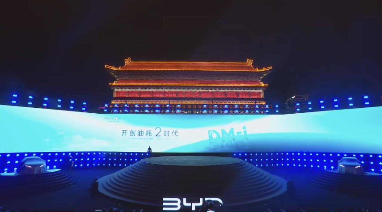 比亚迪混动让油耗来到了2字开头，这样的油耗表现，我感觉日系的压力只会越来越大，试