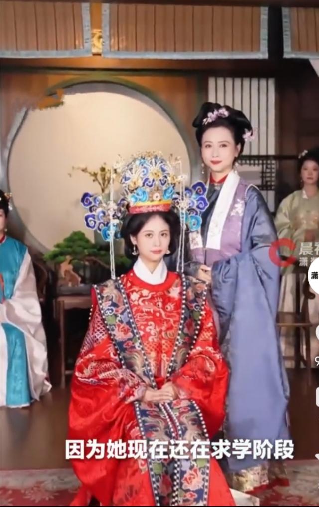 翁虹最近被问到女儿被网友封为“最美星二代”，她的回应堪称人间清醒又自带笑点。她大