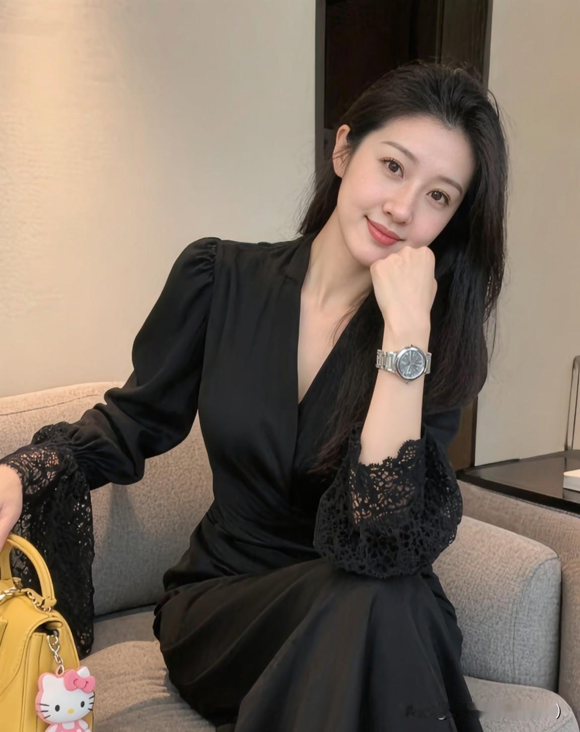 这辈子最大的遗憾，
就是遇见了你，
却最终失去了你，
还要把这份爱藏得严严实实，