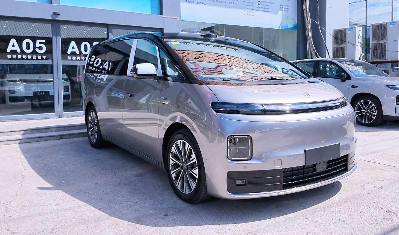 【零跑D99提车！】零跑D99提车，480智尊版，厂商指导价27.98万。置换补