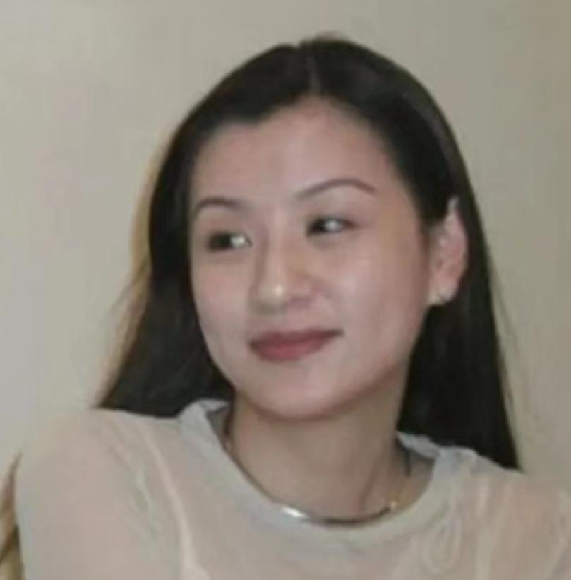 聂卫平一生经历三段婚姻，
三任妻子分别为孔祥明、王静、兰莉娅，
育有两子一女。