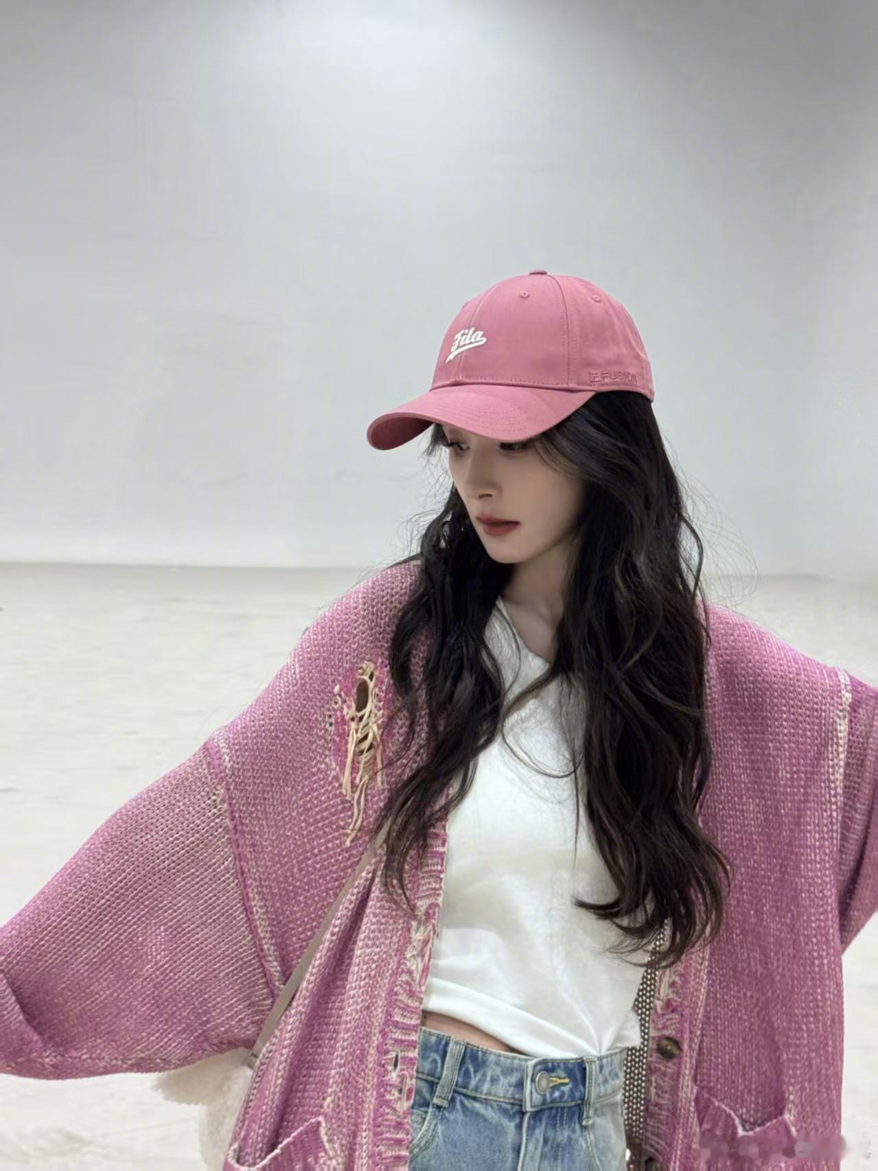 杨幂粉色系look   杨幂粉色系look真的是太美了呀，看到咱们姐姐的自拍的时