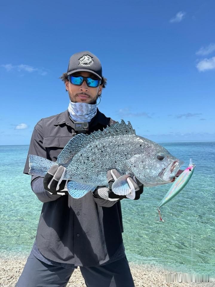 火箭队抓紧把本西蒙斯签下来吧！
火箭队新赛季已经打了两场比赛了，比赛的过程和结果