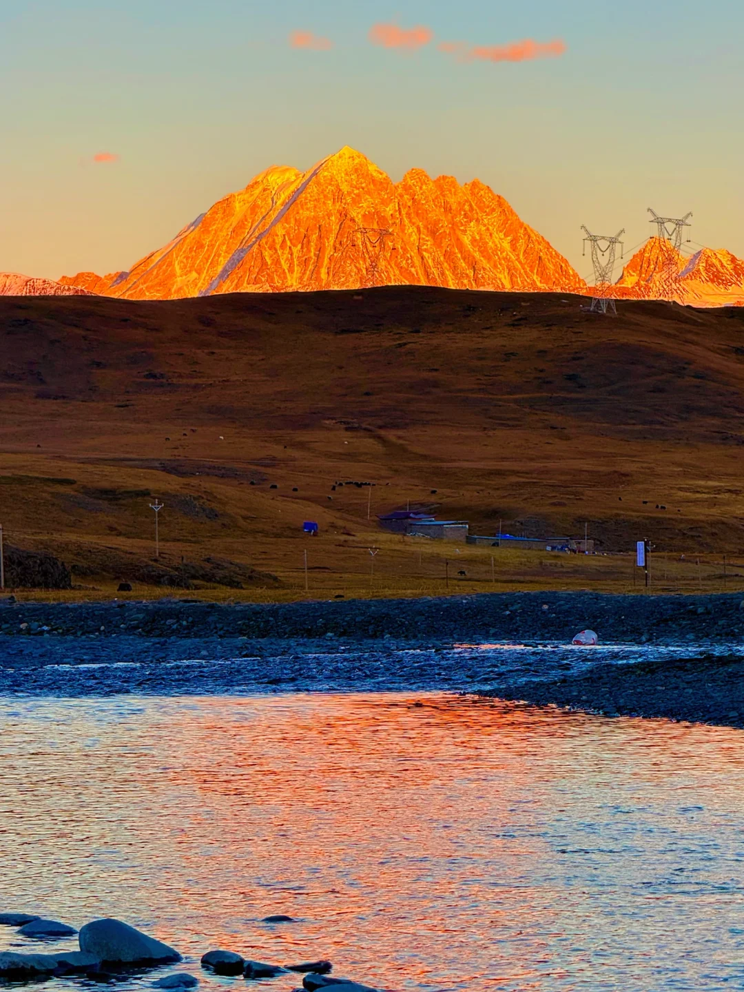11.7实拍‼️在姑弄村看到了超美的日照金山～