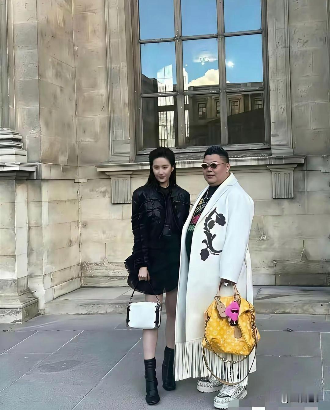 刘亦菲傍边这土豪包包一千万