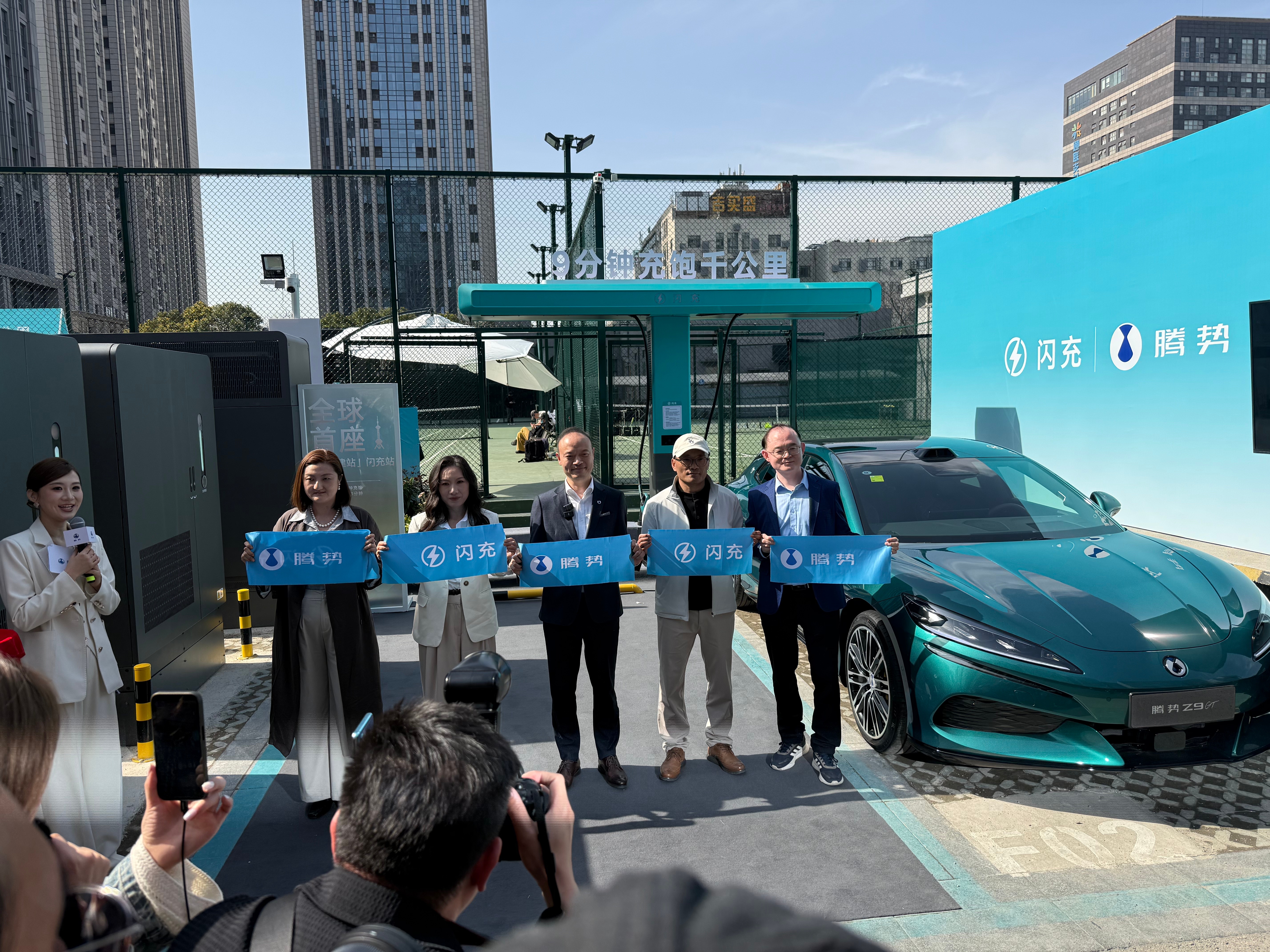 兆瓦闪充“圆梦建站”，首个站点来了，上海腾势车主太爽了