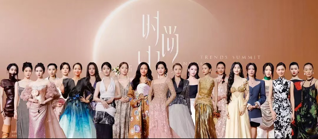 我以为这张集体图是Cosmo官方发的，结果是刘诗诗粉丝自己P的。这到底是多么在意