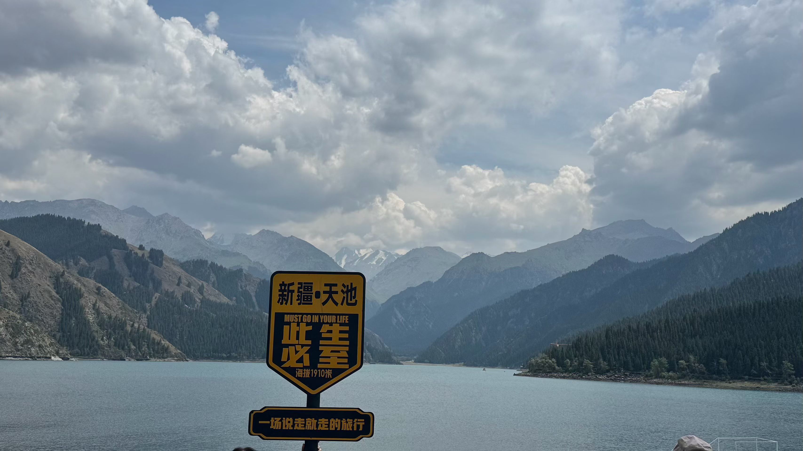 【投资明见】周二操作策略今天是比较惨烈的一天，指数跌了2%左右，个股则平均跌了4