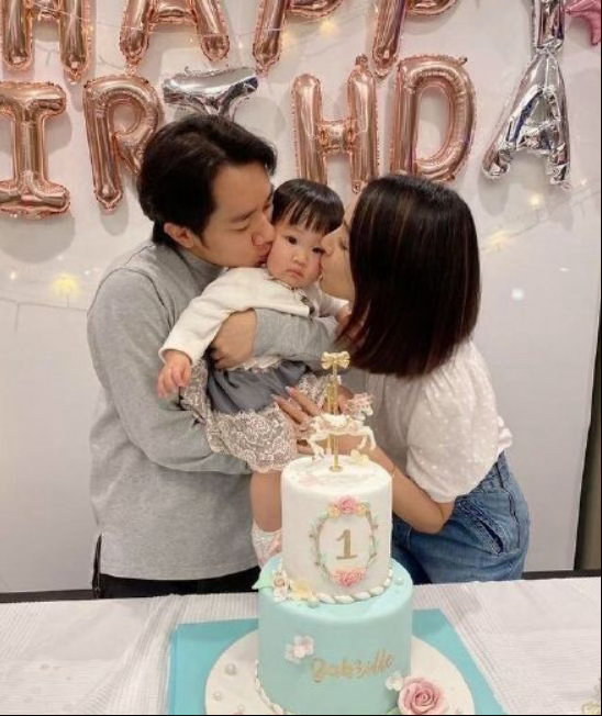 王祖蓝发文介绍第三个孩子王祖蓝说和小孩一起显高 能感受到王祖蓝长文里的骄傲与忐忑