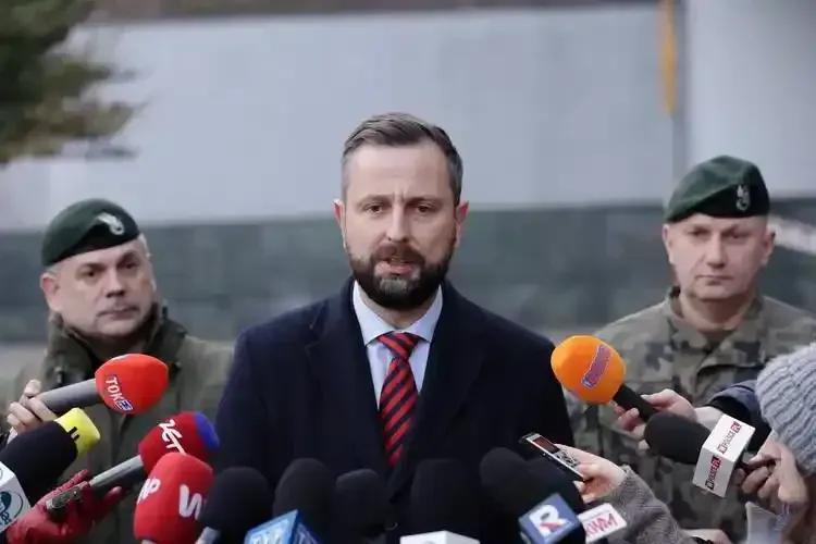 波兰终于开始变得明智了！

波兰国防部长瓦迪斯瓦夫·科西尼亚克认为，邀请乌克兰总
