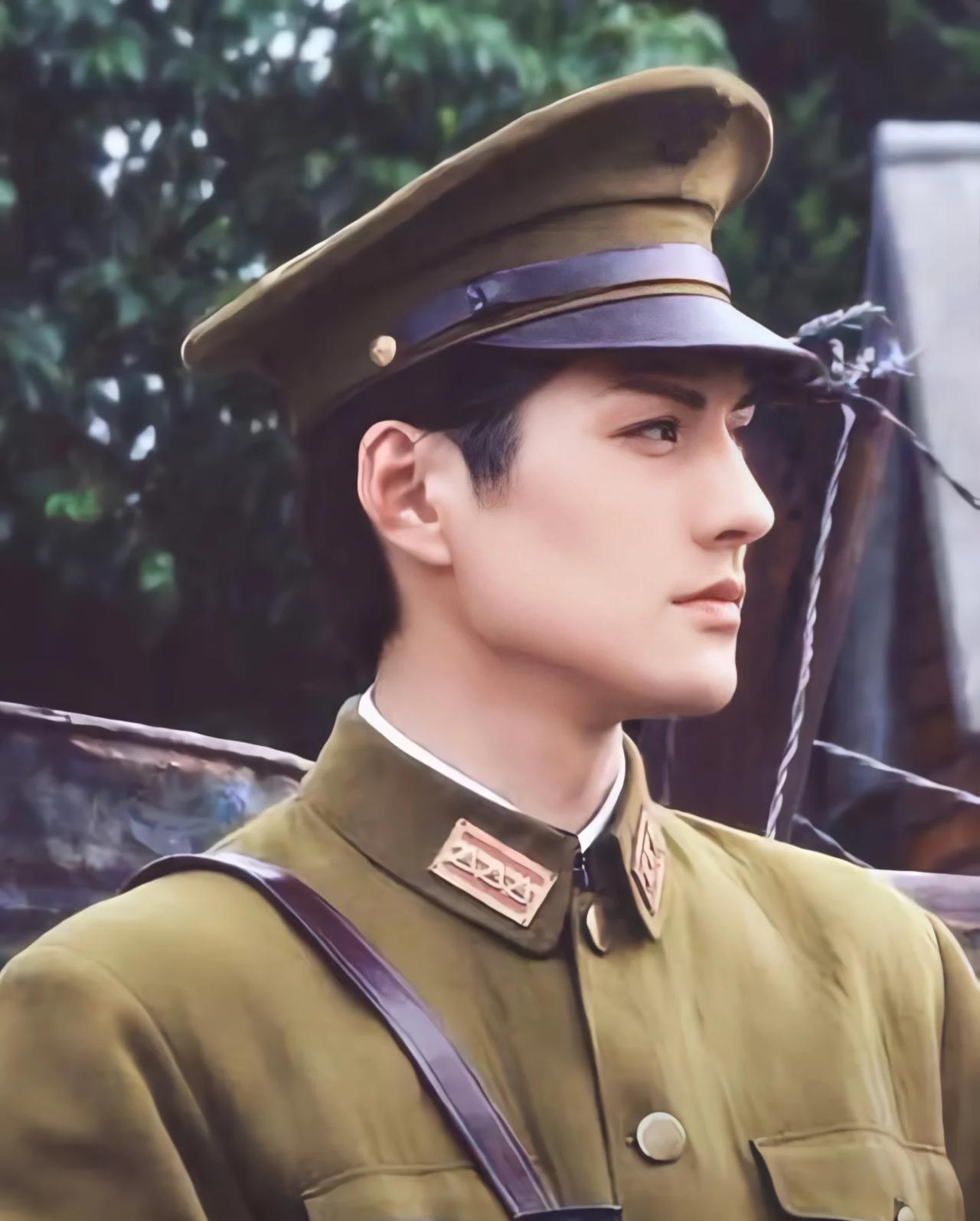 这个人骨相太好了，尤其古装扮相，简直戳人心。