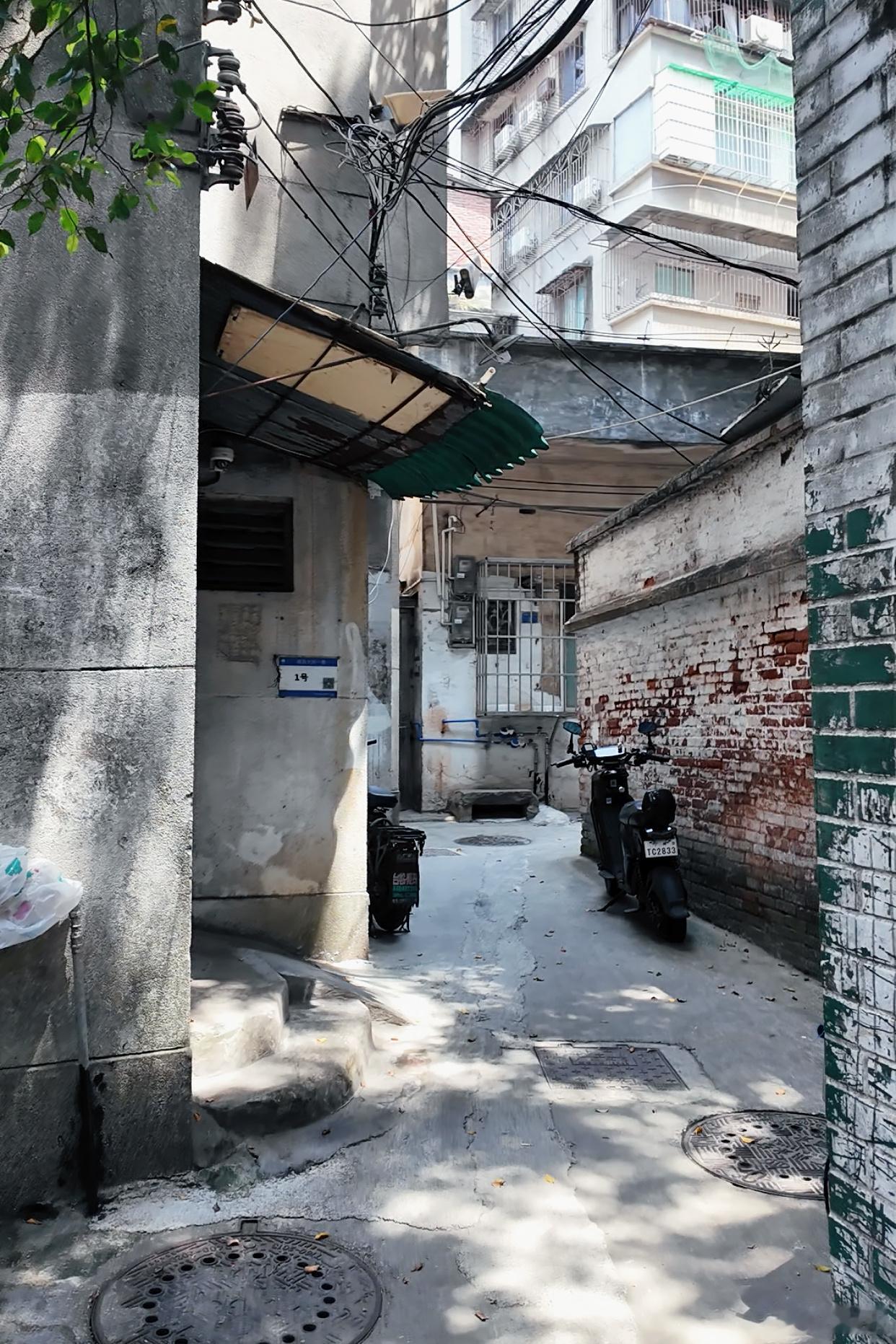 我的旅行日记 广州海珠区的城中村，有一条“南昌大街”，还有一处文物古迹。广州街拍