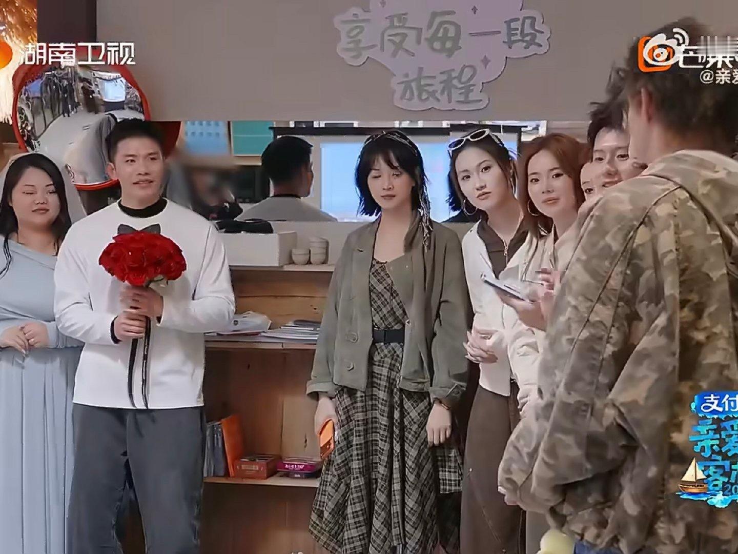 原来王鹤棣私下人脉这么厉害王鹤棣周柏豪怎么认识的啊，原来是一起打篮球认识的好球友