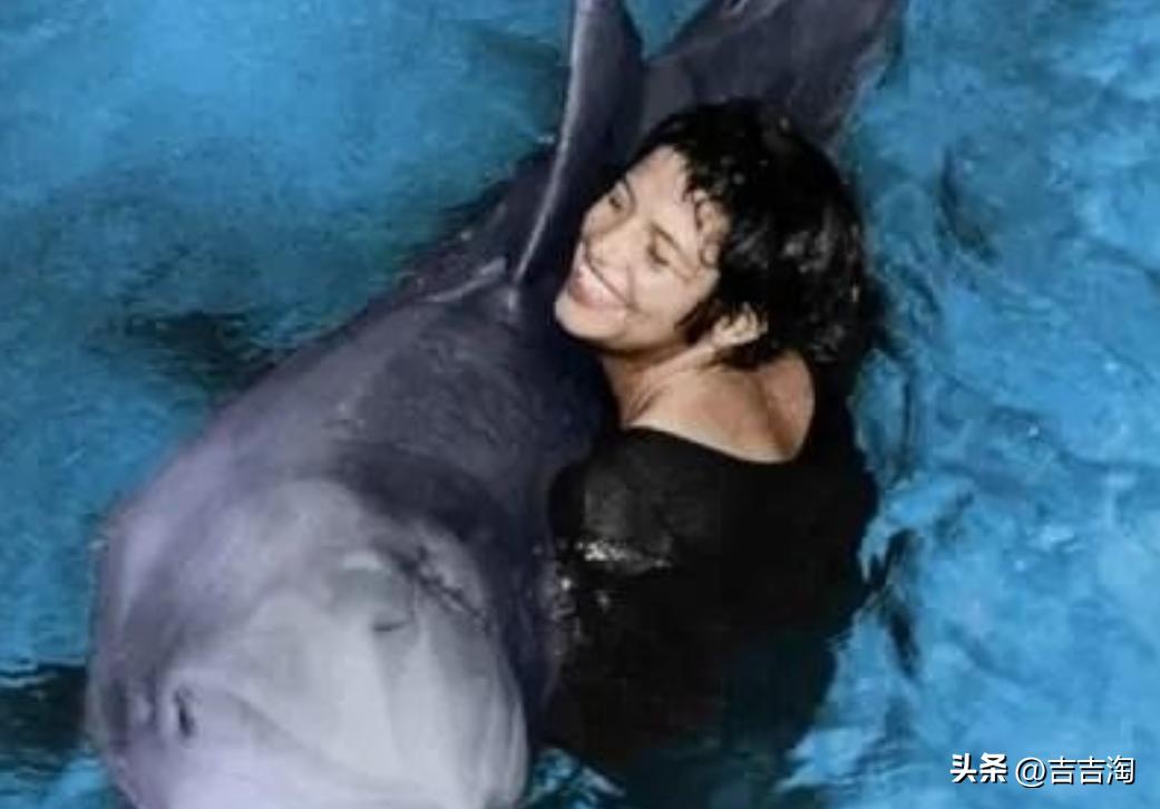 1965年，在一次培训时，训导员玛格丽和海豚的关系非常好，让玛格丽特没想到的是，