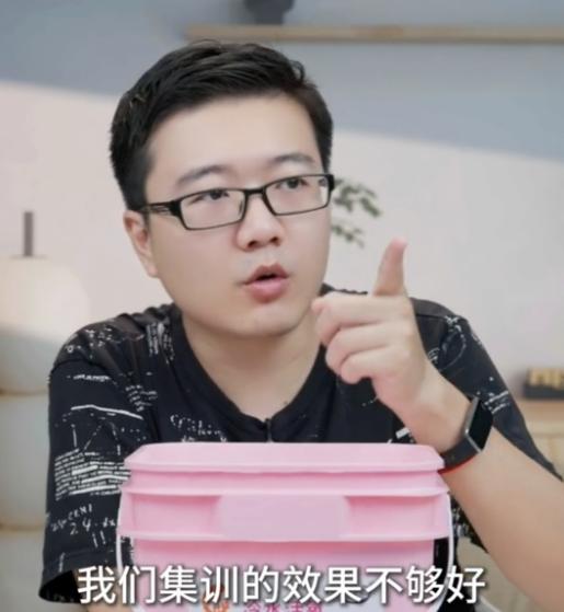 王楚钦为什么退出澳门冠军赛？莱维说：不是伤病，主要是因为王楚钦封训效果不好！
