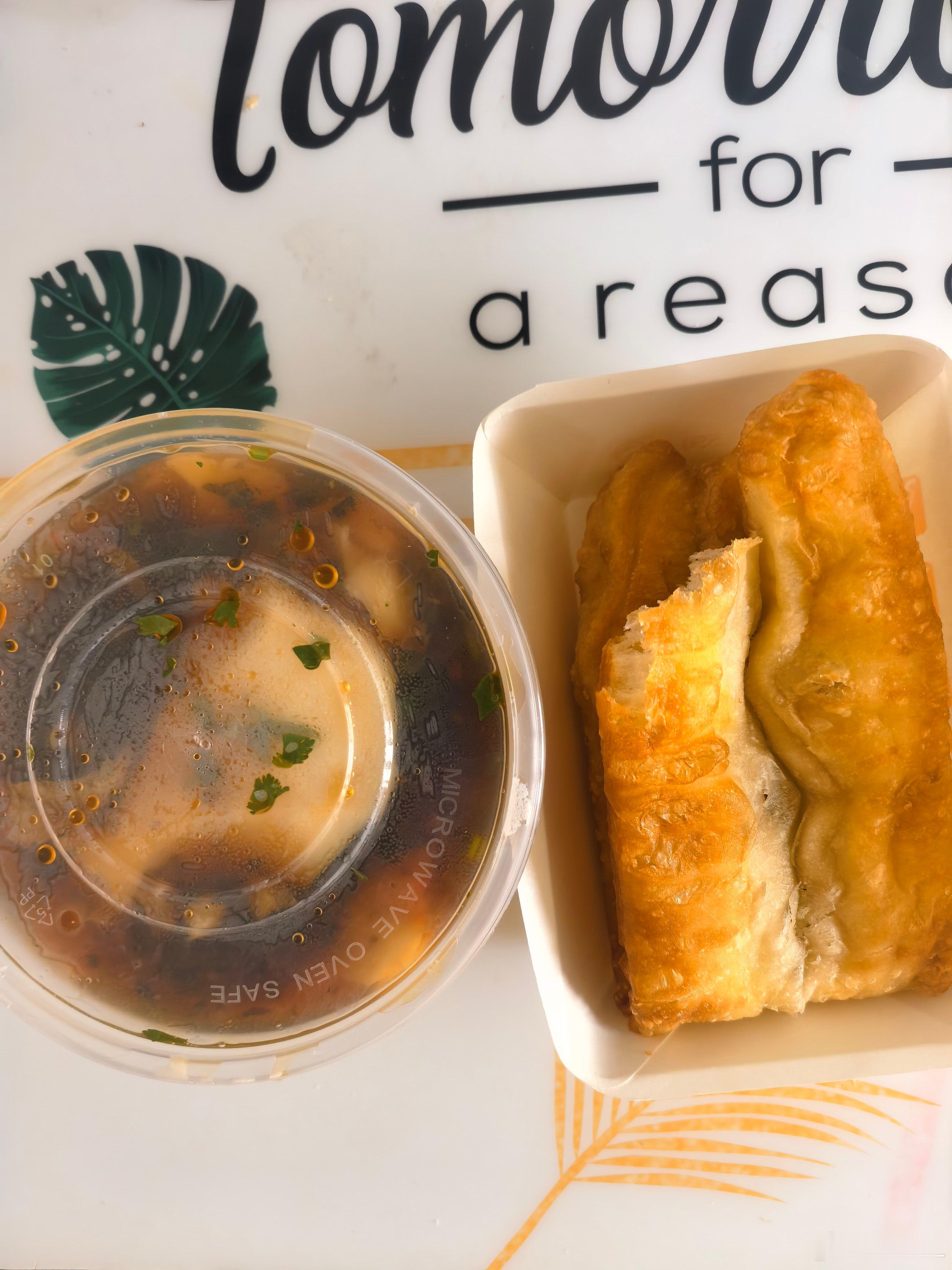 早 好久没吃油条了，感觉还挺好吃油条豆腐脑，吃完胃里暖乎乎 
