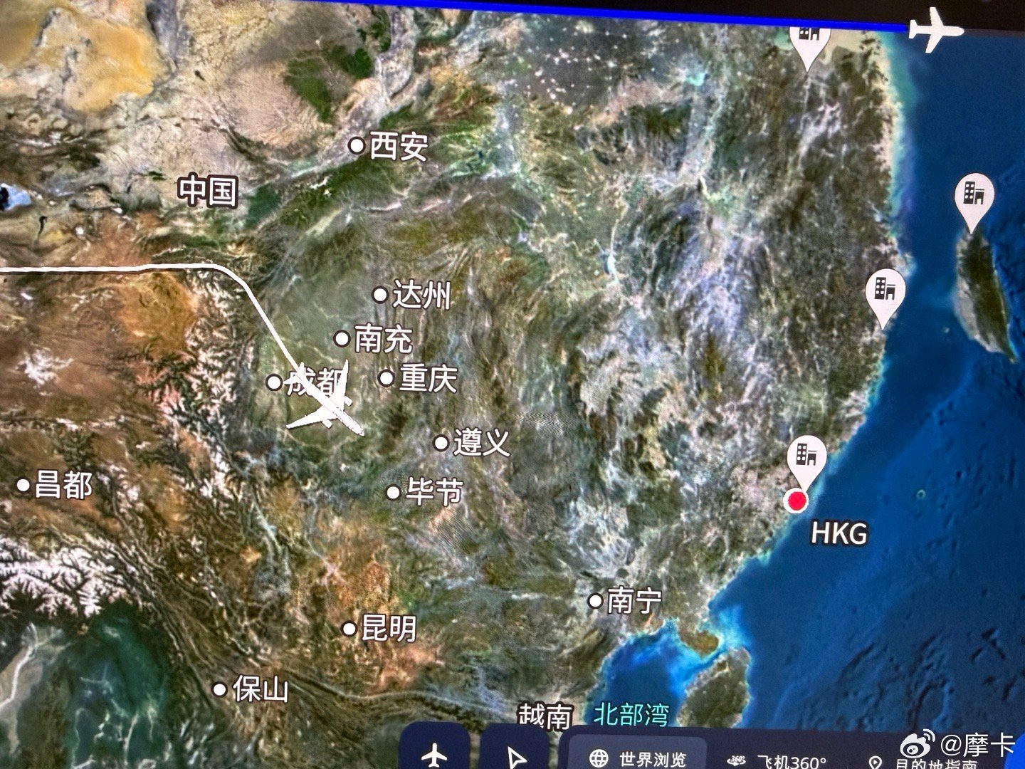 巴塞罗那经巴黎中转飞香港回国，上飞机喝了半瓶白葡萄酒，一顿昏睡，压根就忘记航线会