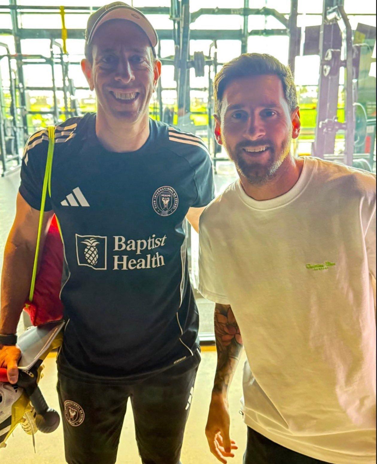 新鲜合照📸梅西