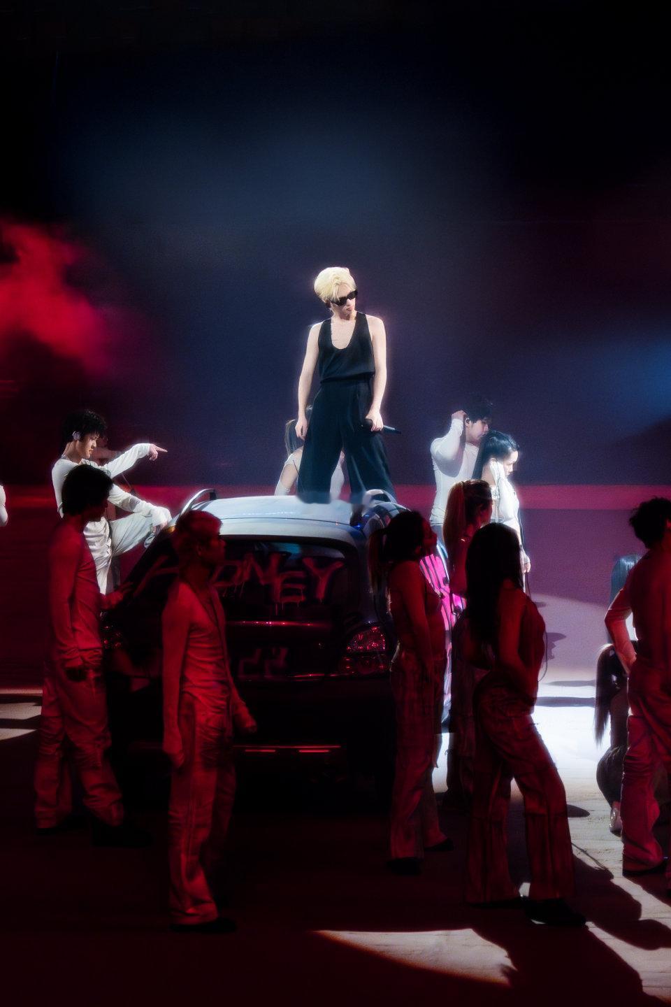 周震南粉丝提前过年了 演唱会过去几天了，惊喜居然还在继续，124张舞台直出，感觉