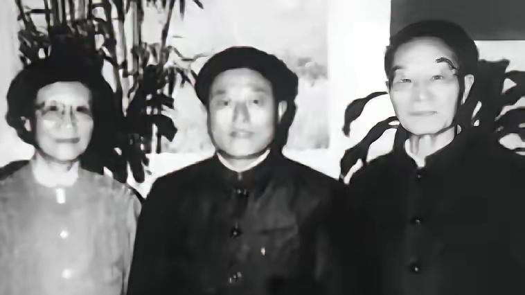 1987年，退伍老兵赵保群正在家午休，政府人员却找上门，对他说：“别睡了，国防部