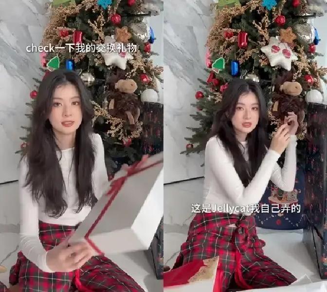 别再把圣诞穿成红色移动礼盒了。
 
乔欣那件白色露肩装，是Self-Portra