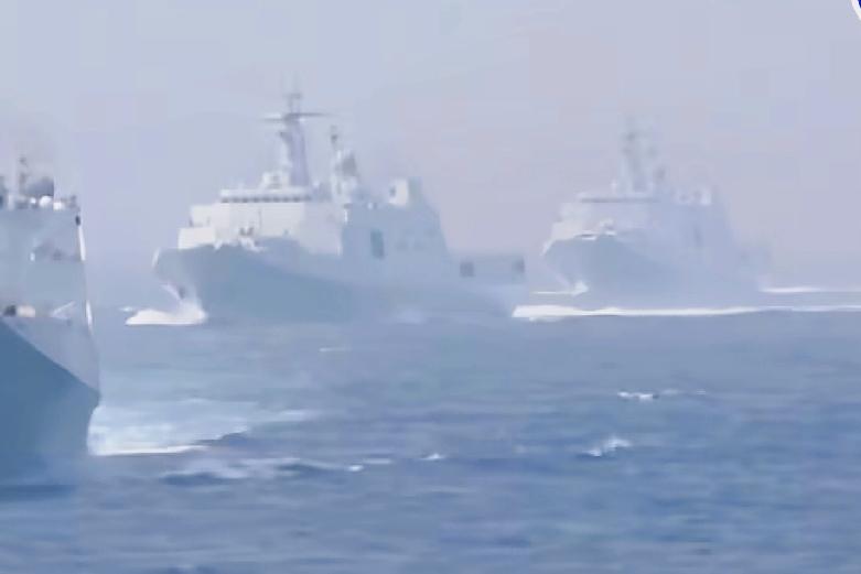 快讯，南海最近又起波澜。菲律宾拉拢一些外部国家搞所谓"联合巡航"，南部战区直接点