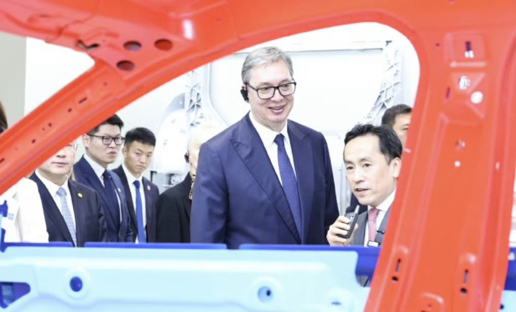 武契奇到小米汽车工厂参访 小米汽车工厂算不算又一张中国智造的名片？武契奇直言 “