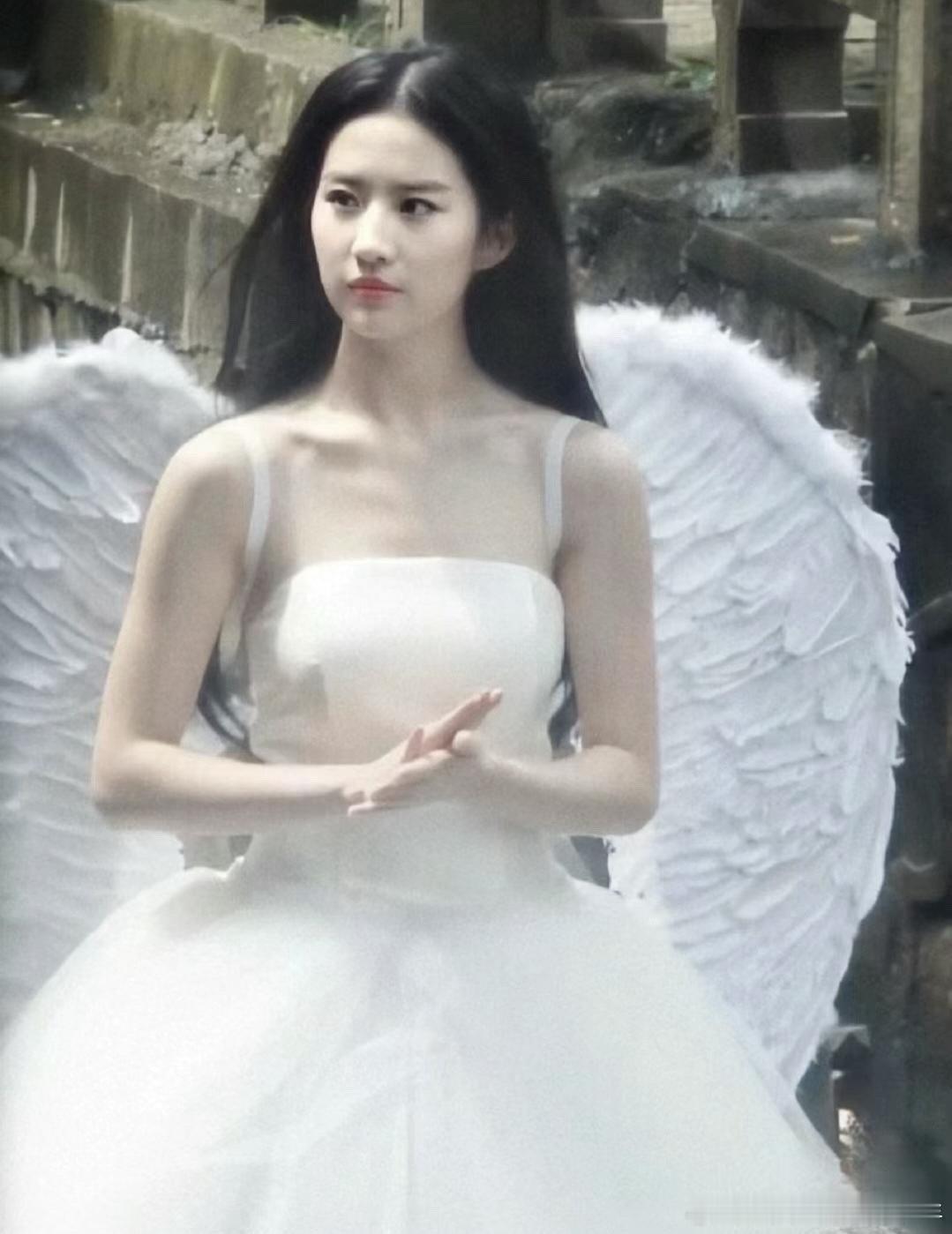 刘亦菲在我们的眼里就是美的代名词，而且她的美也是无法用语言形容的#刘亦菲[超话]