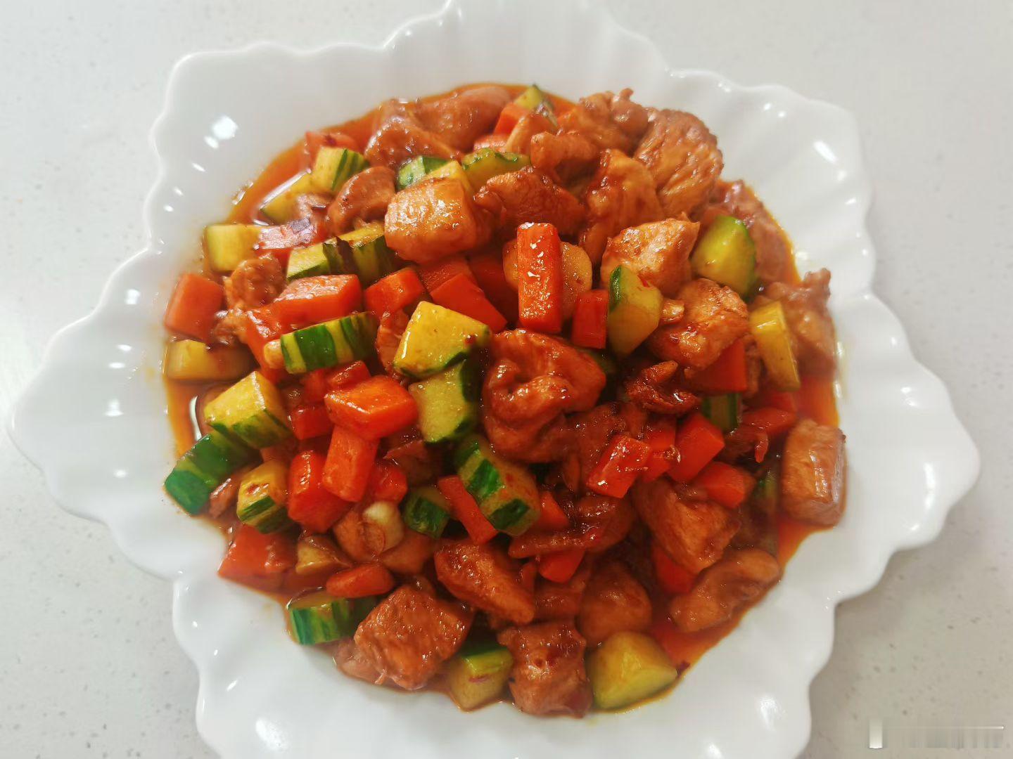 说能不能吃点他喜欢的菜（好像平时都吃的很委屈一样） ​​​
