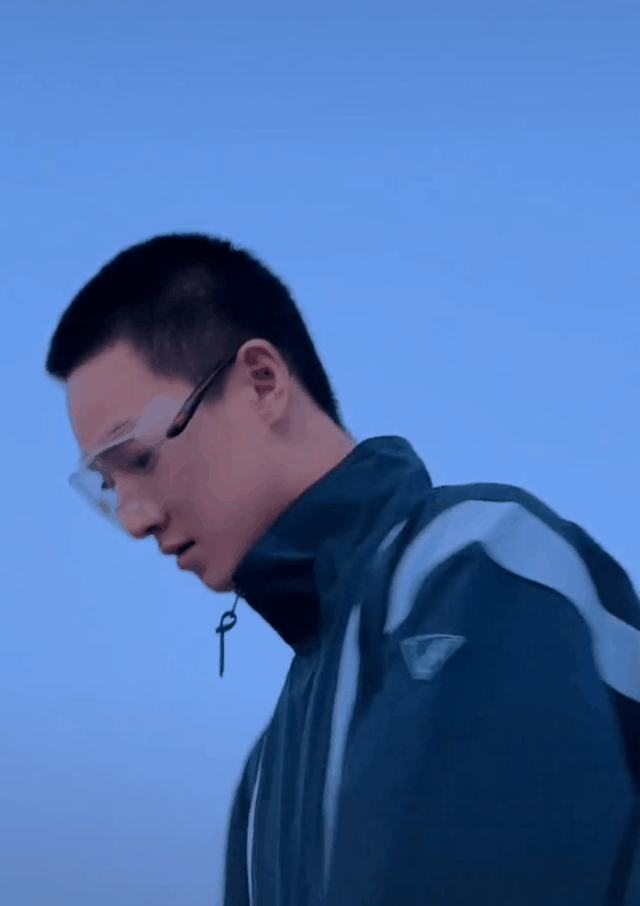 李昀锐寸头 我服了李昀锐。，你寸头怎么还有一股舒肤佳的味道，别人寸头就是很拽很野