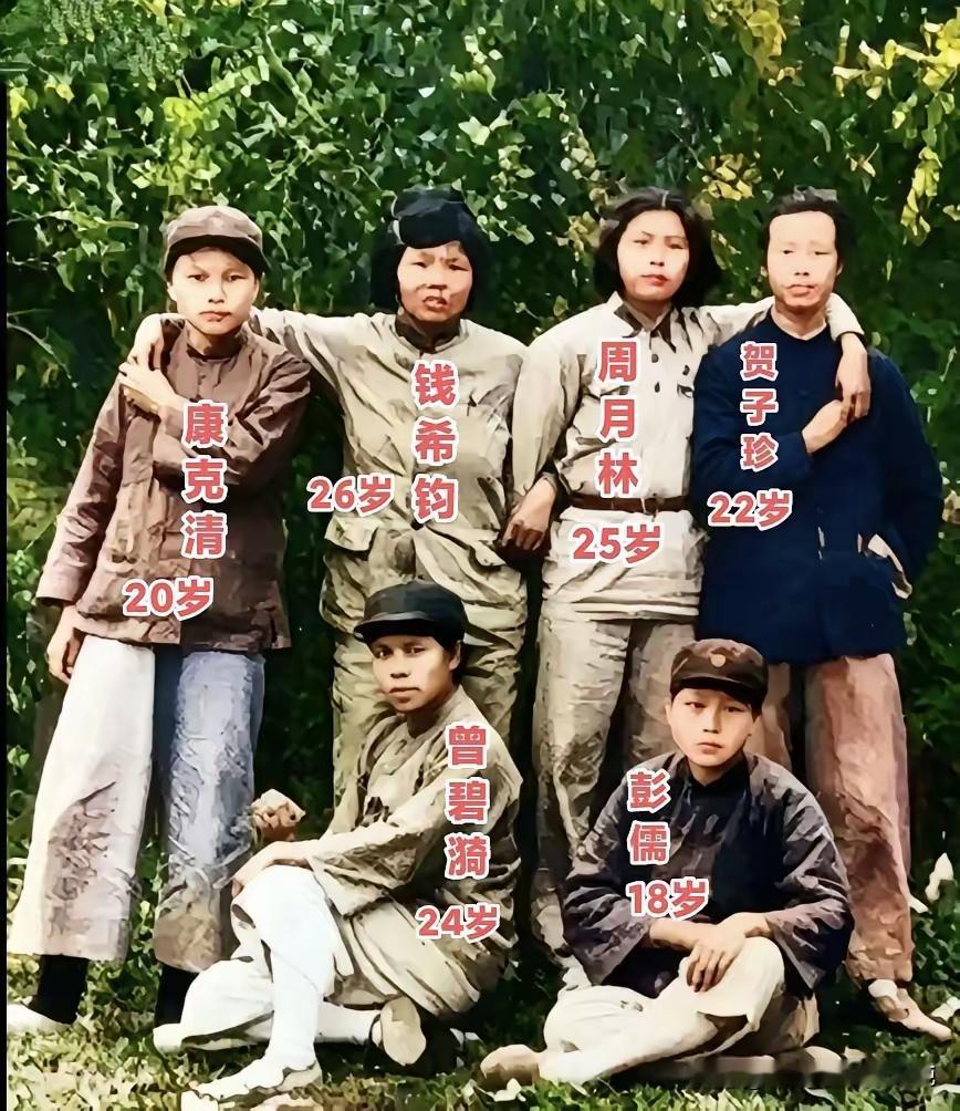 1931年江西瑞金，中华苏维埃第一次全国代表大会召开，这张合影里六位年轻女性代表