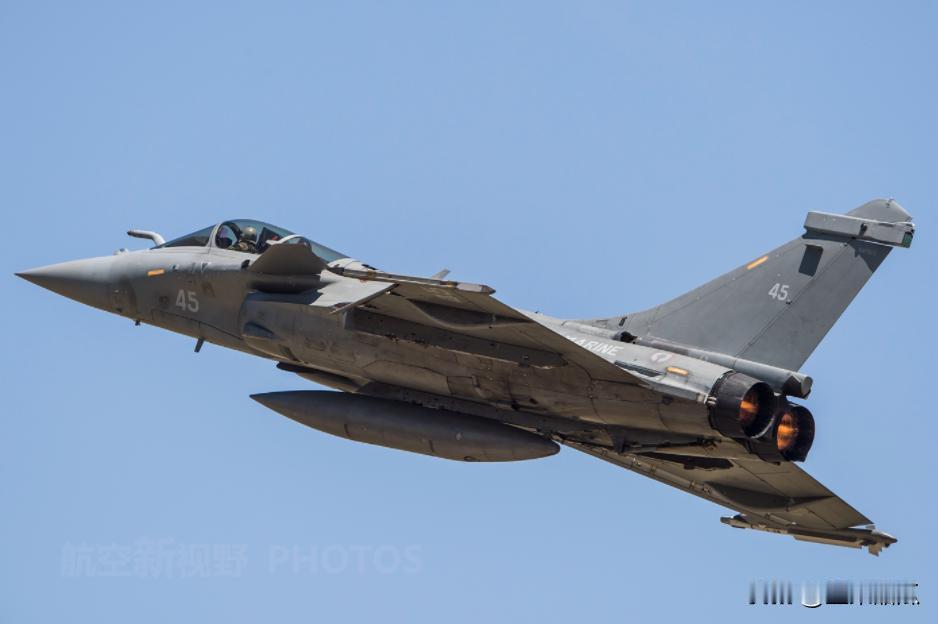 法国摔机这几天有点多。8月16日17点左右，一架法国私人收藏的‘Fouga Ma