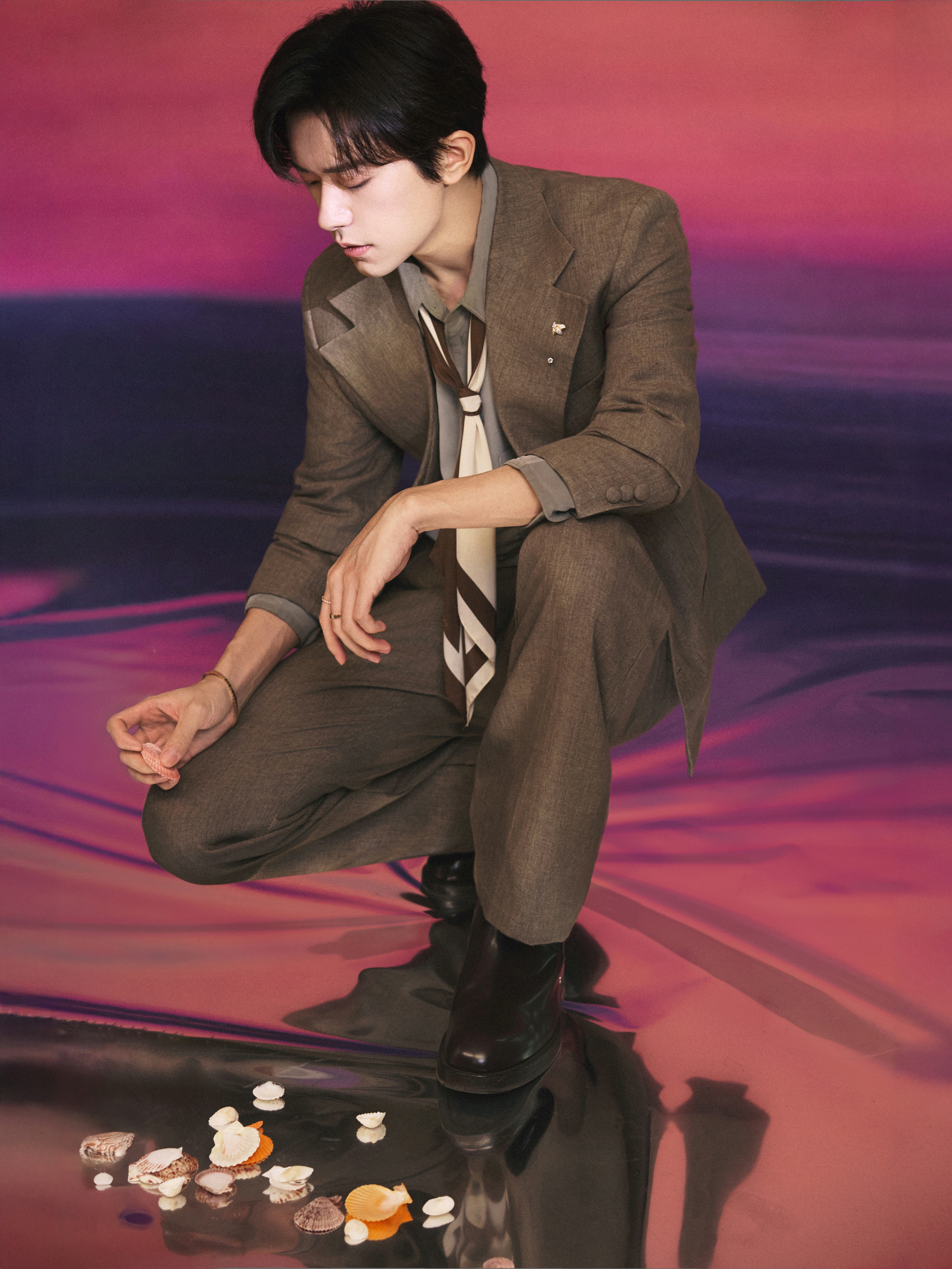 易烊千玺现身华为pura90发布会 “有被打动的瞬间就拍下来，Pura会帮大家出