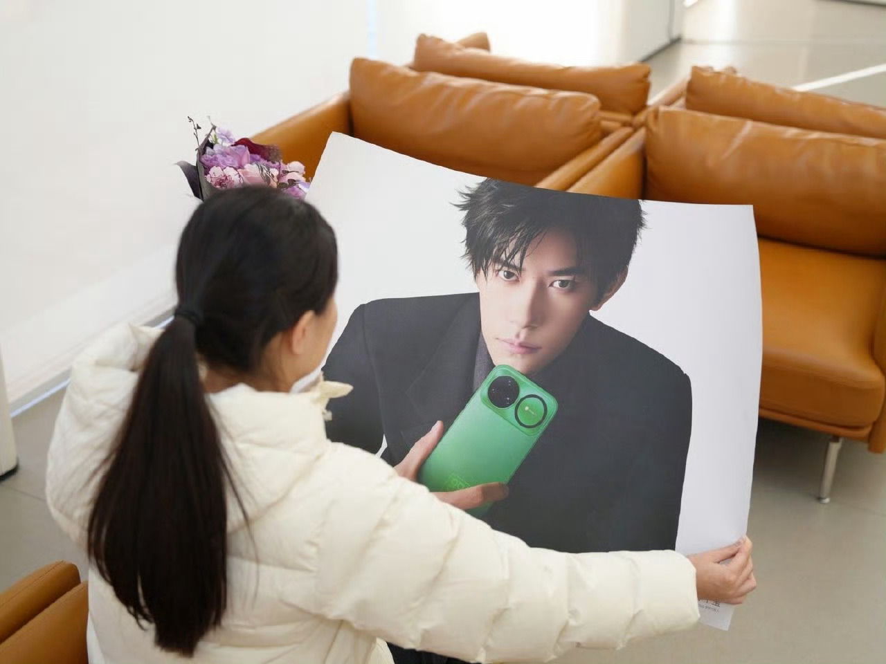 nova15系列开售人人我人人华为nova 15系列今日正式开售，线下门店人从众