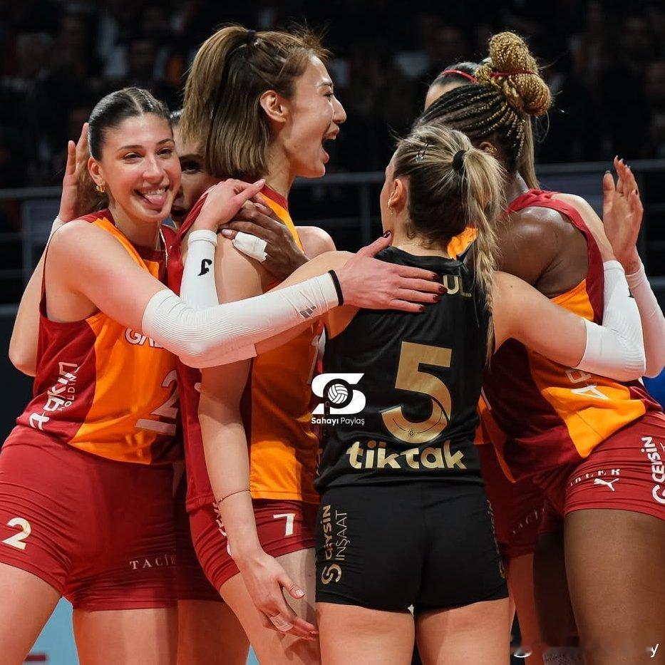 加拉塔萨雷今晚3-2力克土耳其航空，全队共计拿到20拦，其中8拦都是王媛媛贡献的