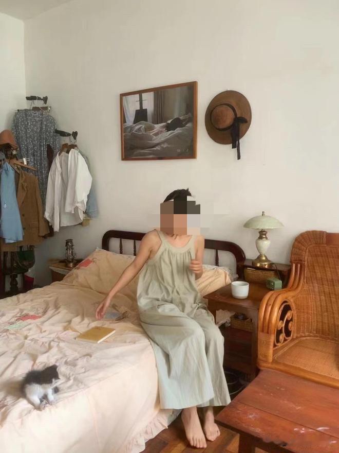 “太可怕了！”上海女子发现玩偶里藏摄像头，报警后设备却消失，调查发现竟是隔壁邻居