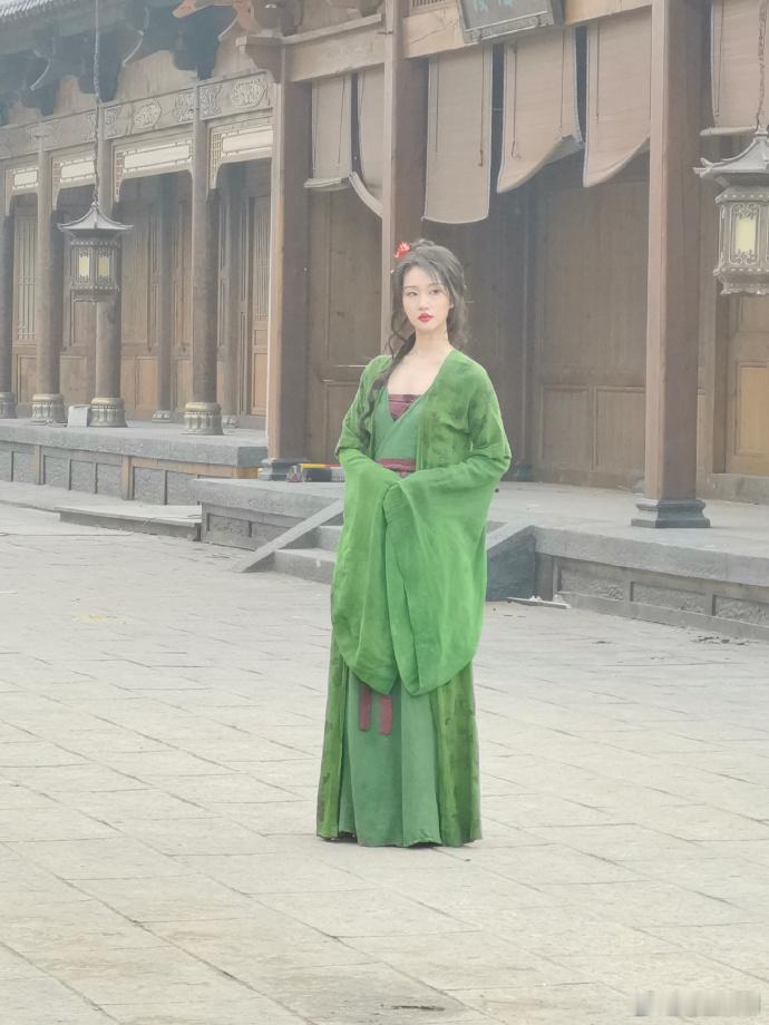 演员3路透王佳怡再现瑶琴  演员请就位3的路透里面王佳怡再现了瑶琴的造型，她这次