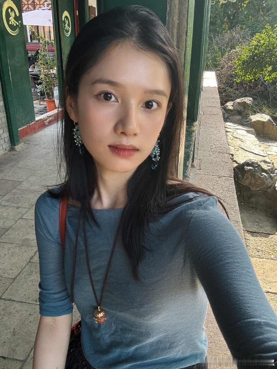 张婧仪五点起来健身救命！婧仪也太自律了吧！五点就起来健身，把对生活的热爱和对自己