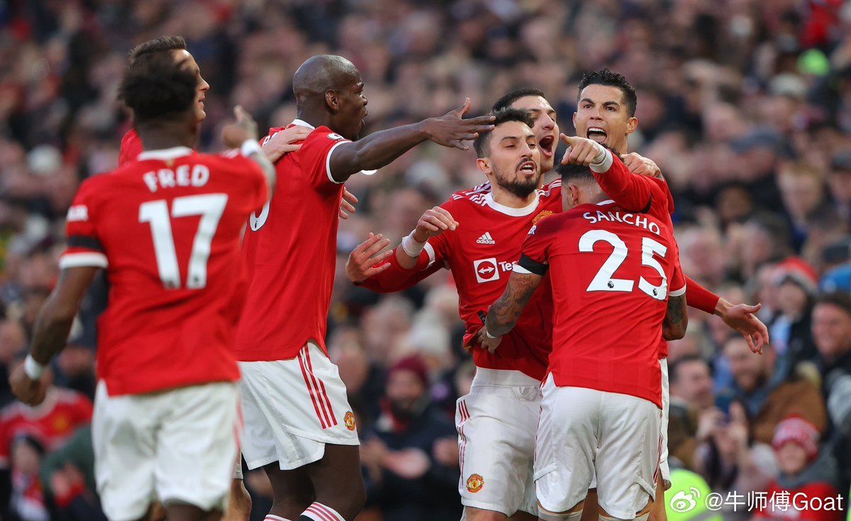 C罗 2022年的今天C 罗对阵托特纳姆热刺上演帽子戏法这是他第二次效力曼联期间