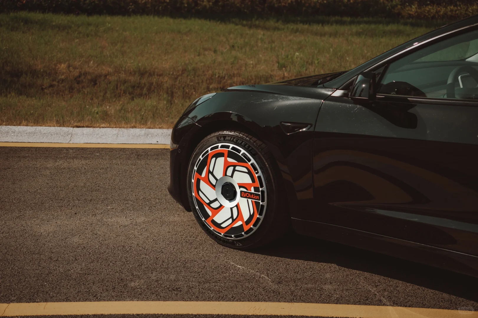 🔥特斯拉新装，风火轮轮毂盖炸裂登场！🌟