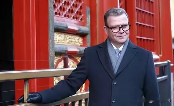 芬兰总理奥尔波昨日故宫后对记者说：“中国在历史上一直都很强大，除了近代的一段时间