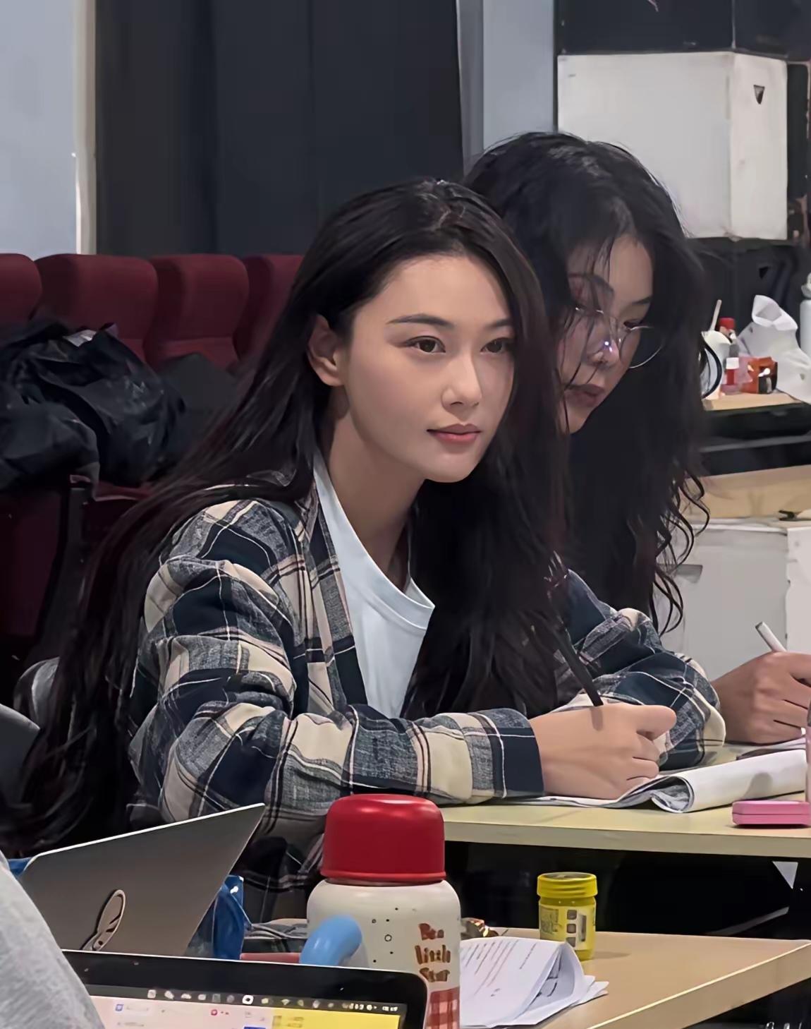 几年婚姻养得张馨予美丽动人，[赞]
张馨予嫁对人啦！
自从张馨予参加一个综艺节目