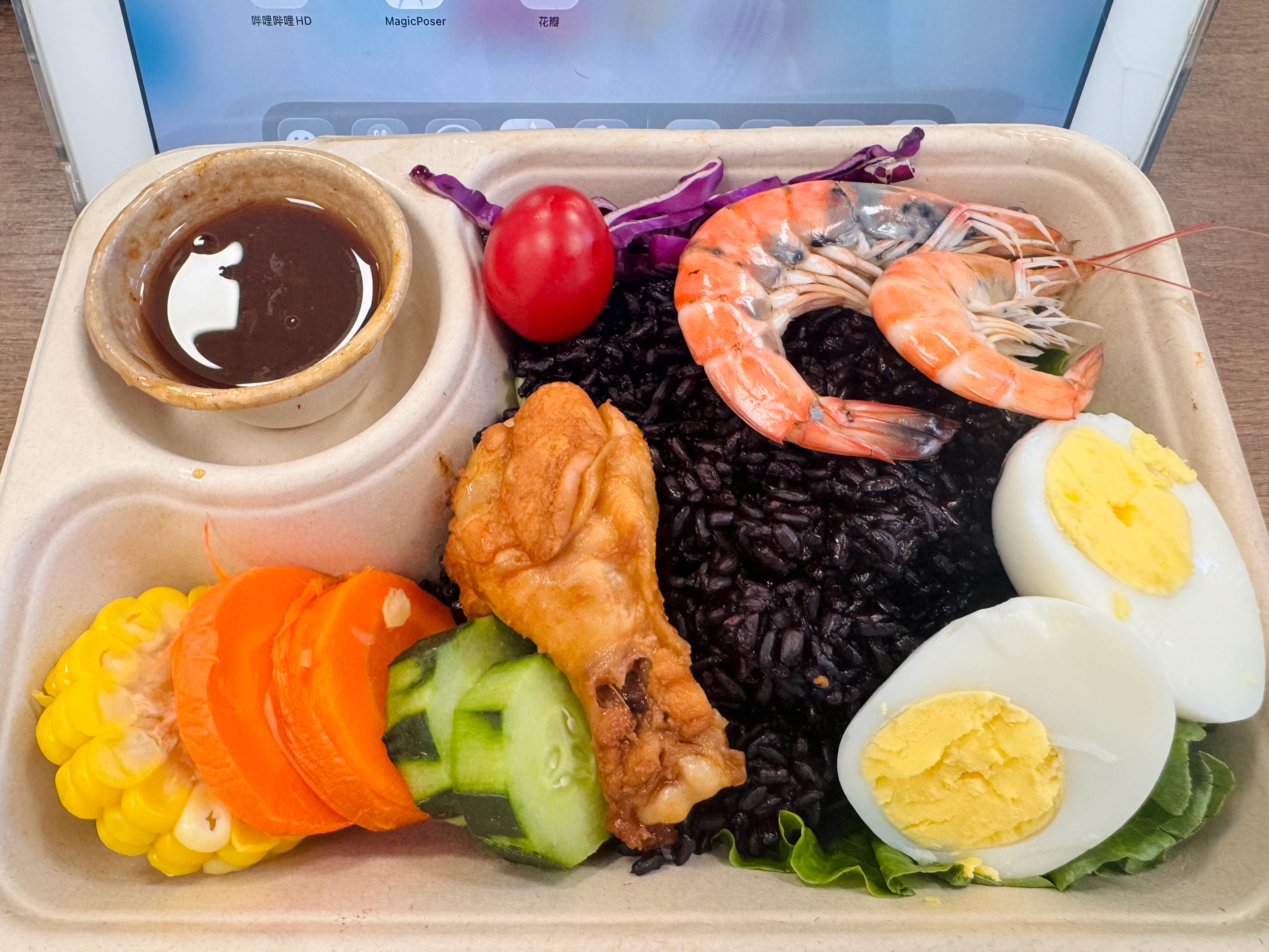今天的虾看着好没有食欲……沈枍今天吃什么