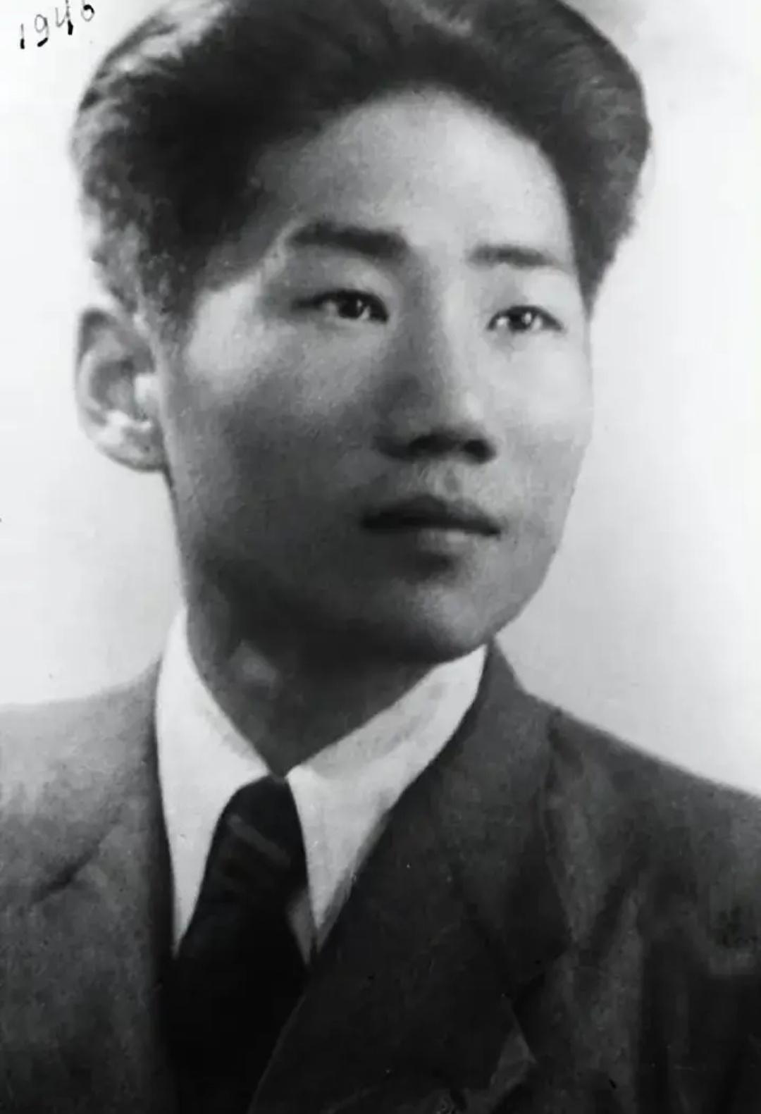 1950年毛岸英回乡：银田寺下马，步行十里见家乡父老。
 
1950年，新中国成