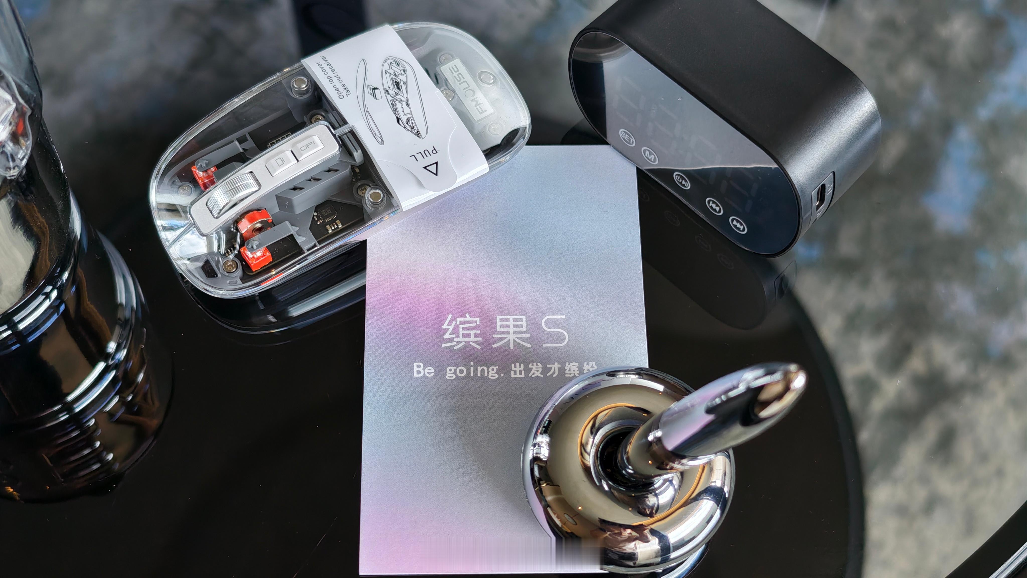 轻奢TIME福利 抽奖规则：关注我+转发，不过滤。8月31日，由抽取「铁粉」及以