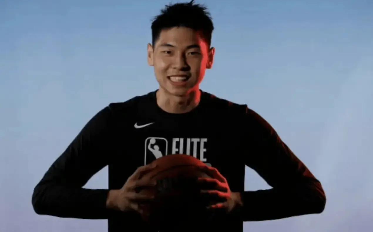 #崔永熙# #NBA# #说说男篮的未来# 据说有多支球队向崔永熙发出了单独试训