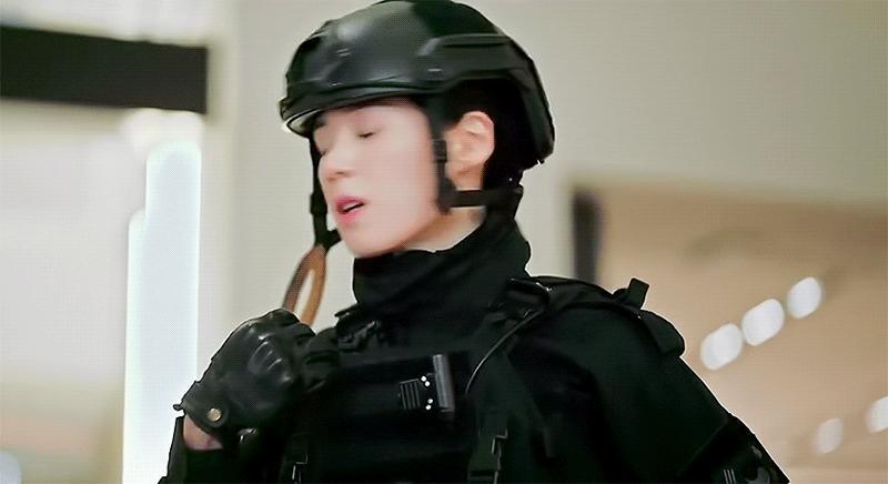 【热推】制服郑恩彩真TM的帅爆了... 